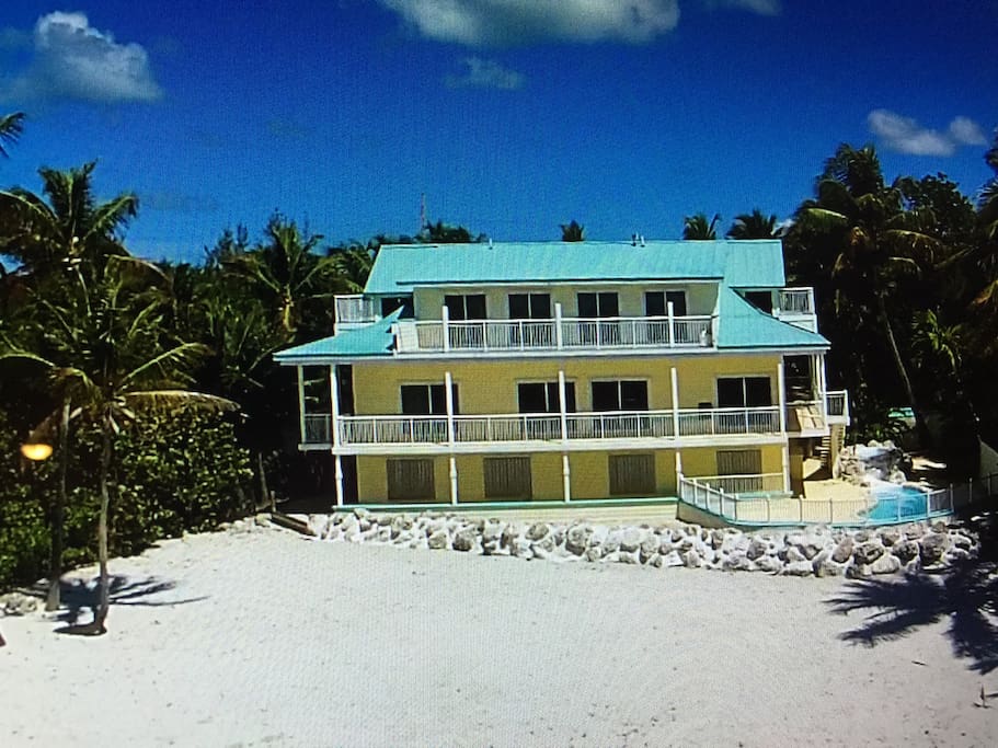 Murphy's Paradise 4 bedroom 3.5 bath private beachfront 1 acre estate