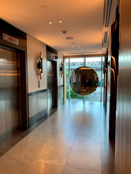 Access to 4 elevators
