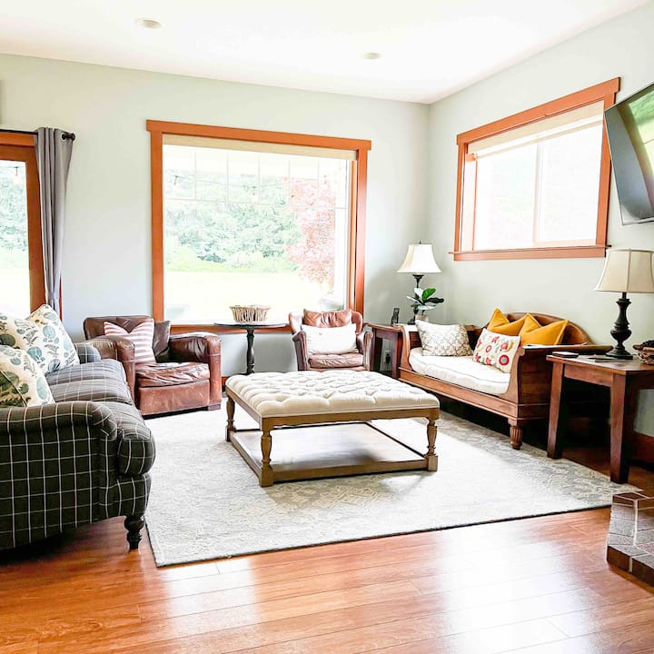 Charming Family Farmhouse Retreat - Bainbridge Island, WA