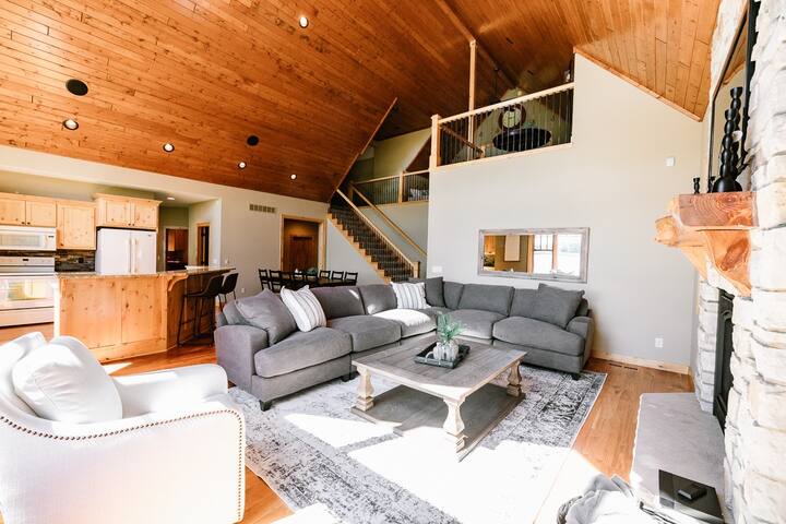 Lake House with Private Beach, Great for Families gallery image 2