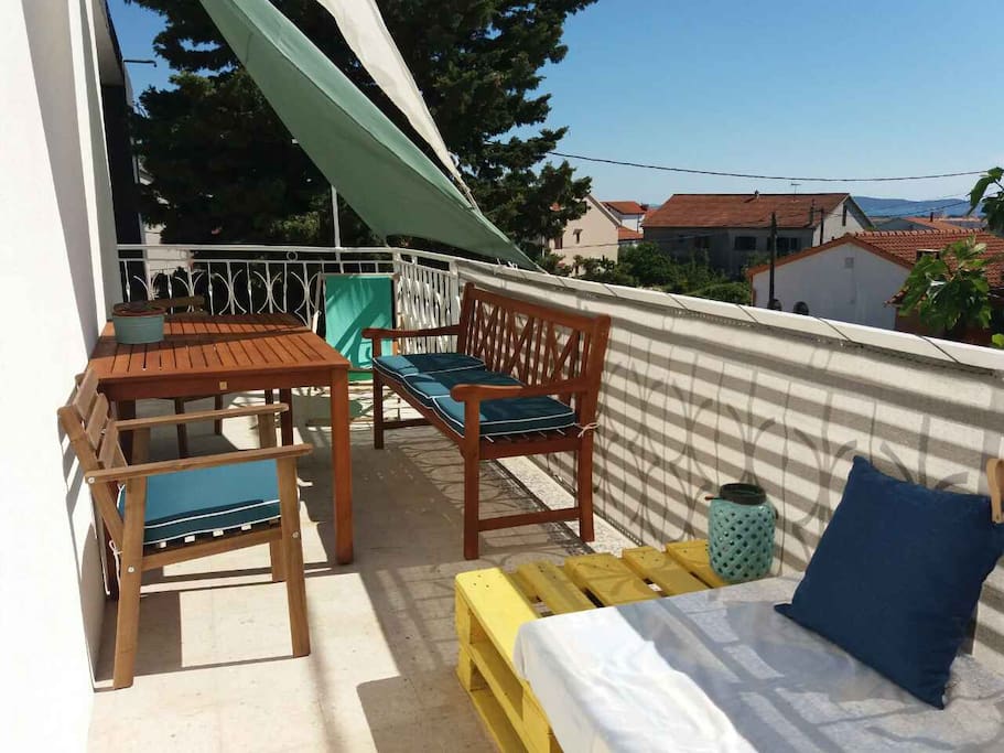 Big Sunny Terrace