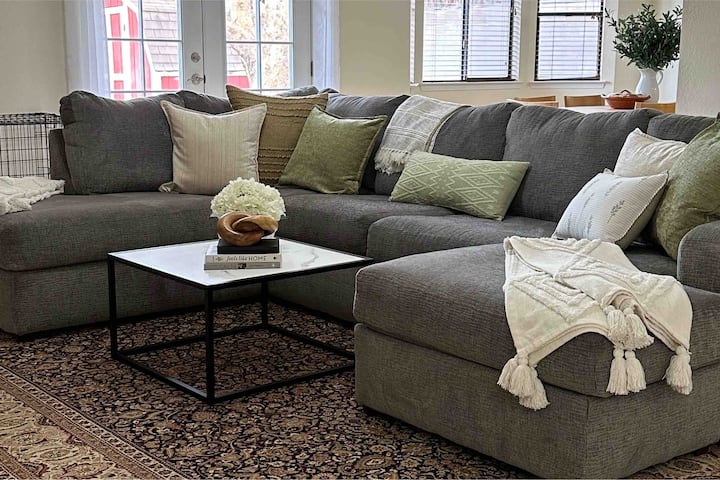Cozy Home 3beds/2bath! Office, Coffee Bar, & Patio - Albuquerque, NM