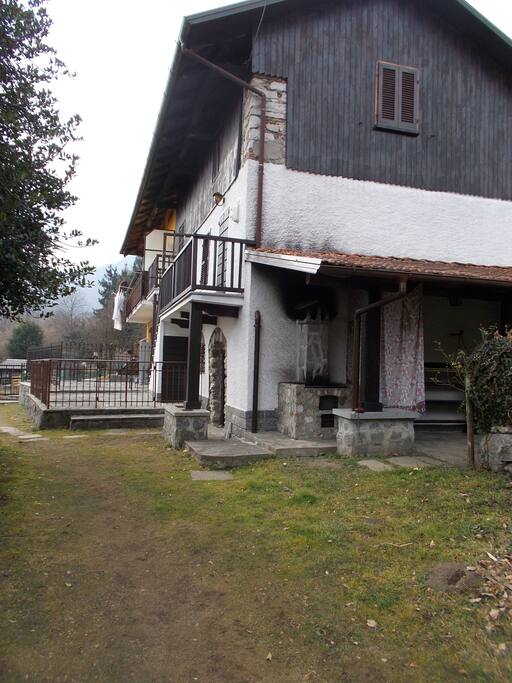 Veduta laterale della casa