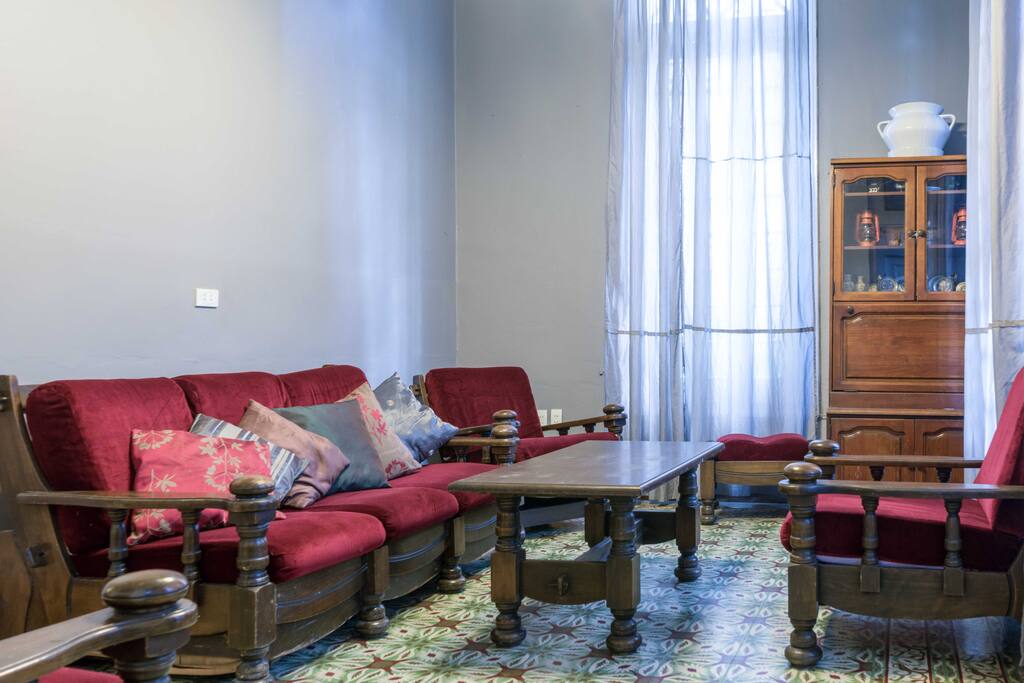 Living Room / Sala. Casa Alma Mater. Historic San Lazaro Ave. Building was built in 1926 / Casa Alma Mater. Avenida Historica de San Lazaro. El edificio fue construido en 1926