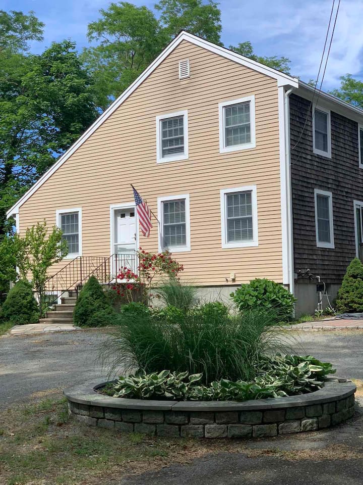 Ola and Edmond's Cape Cod House for 8 guests! Houses for Rent in