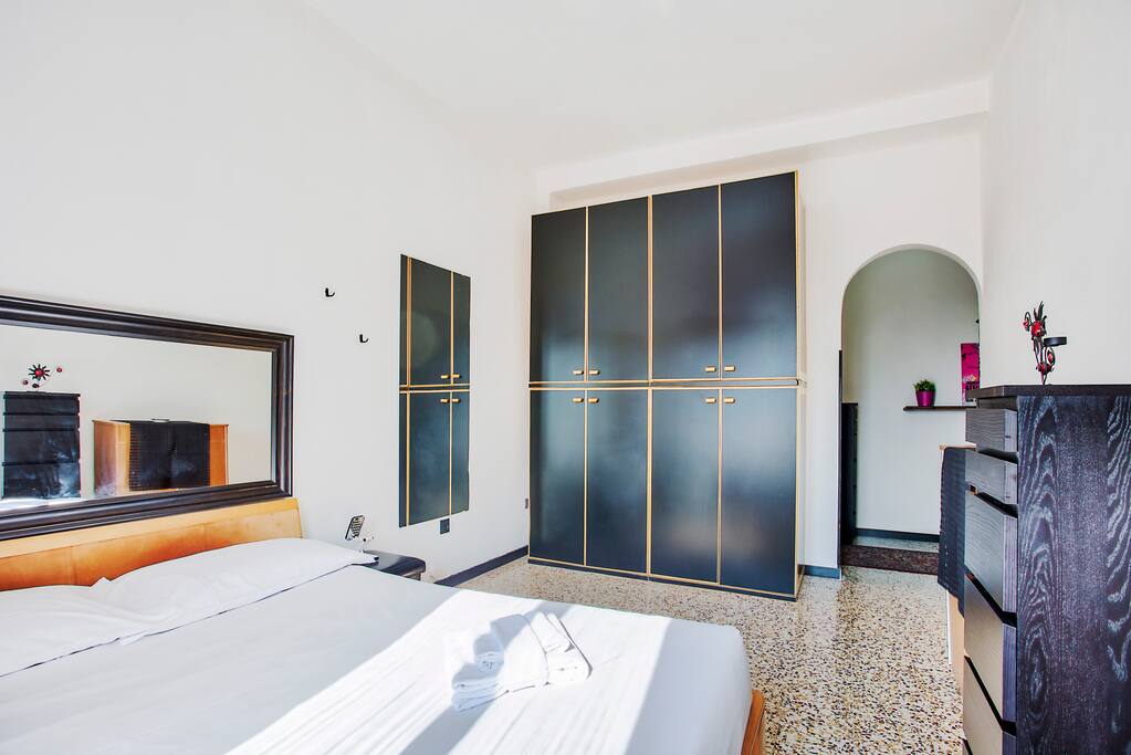 The spacious bedroom | the double bed + 1 single bed