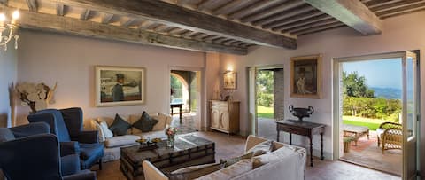 Successful Airbnb property: Villa Mandorlo in the heart of Tuscany in Arezzo