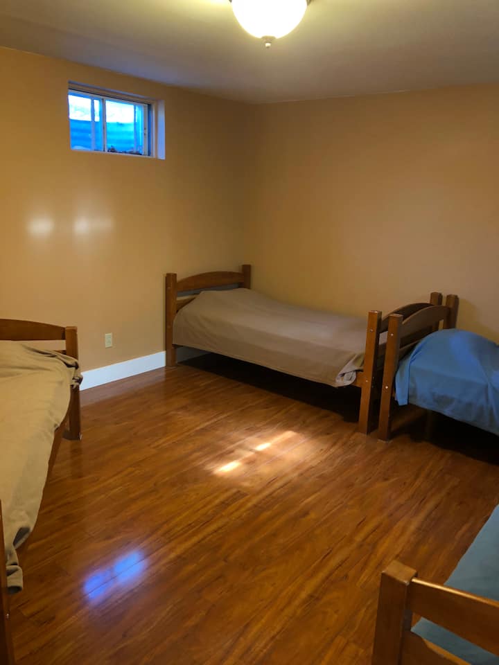 Ქვედა სართულის საძინებელი 