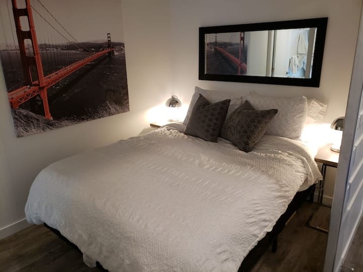 Village Bnbnb - The Bright Suite - Kelowna