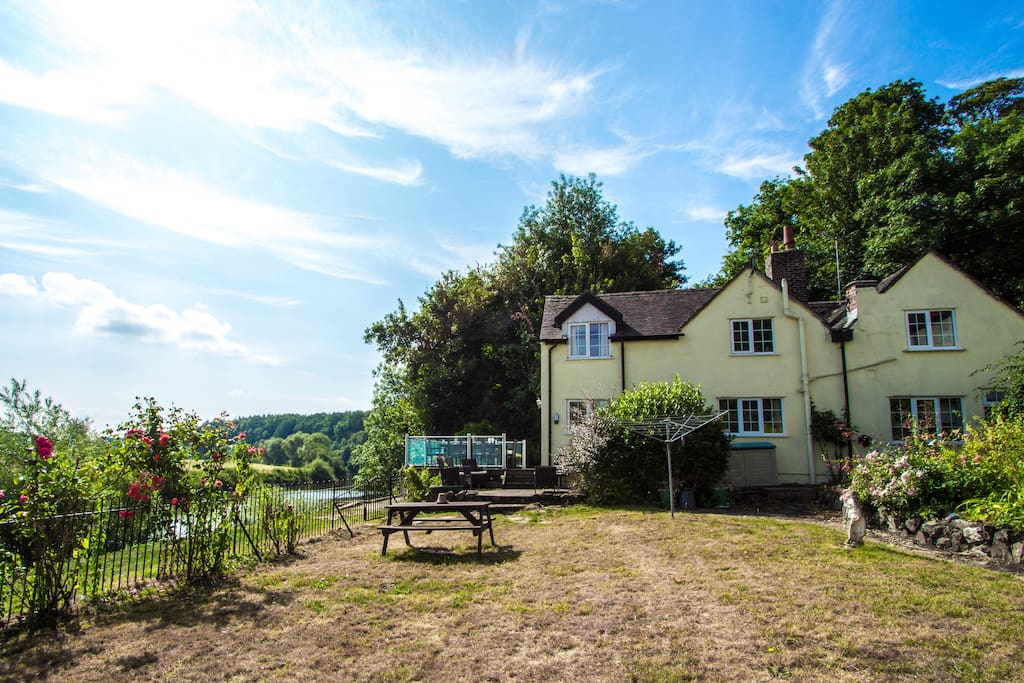 RIVERSIDE COTTAGE FISHING+MOORINGS Cottages for Rent in Hanley