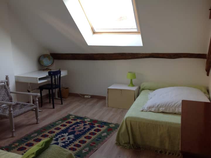 ห้องนอน 3 เตียงคู่ขนาดเล็ก (130 ซม.)