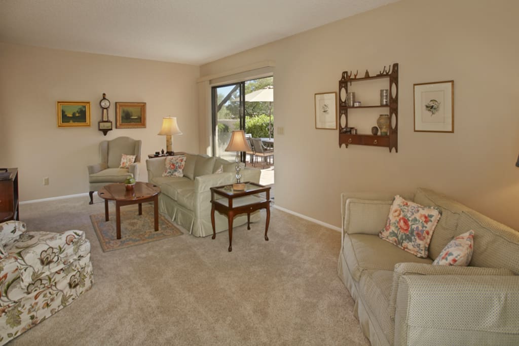 Comfort & tranquility amidst tasteful art, antiques and unique Western collectables.
