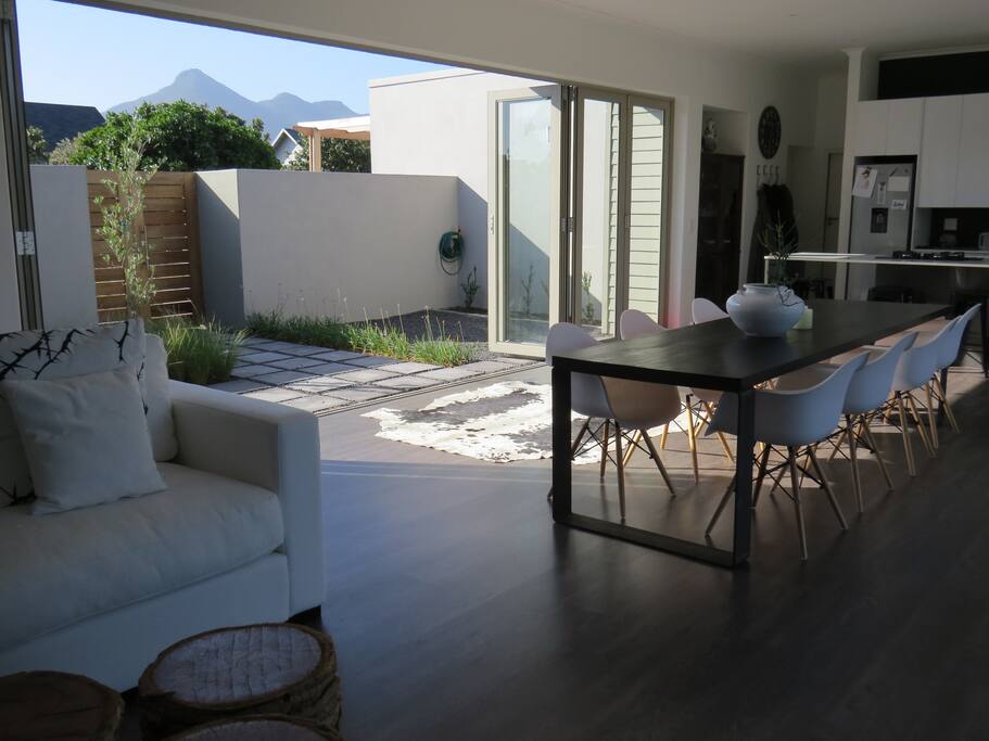 OPEN PLAN LIVING