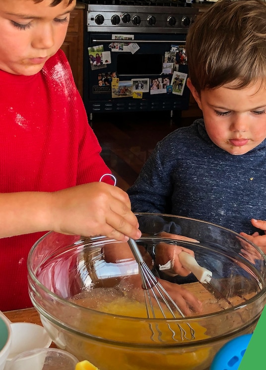 Show full-screen, host-provided image