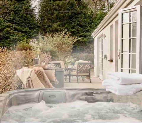 Gatehouse - 2 bed with hot tub