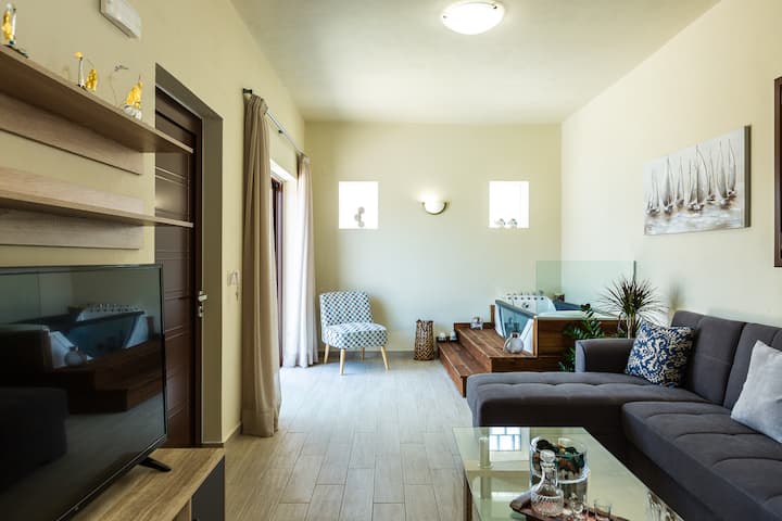 ¡Sala de estar bellamente diseñada con estilo y cuidado!