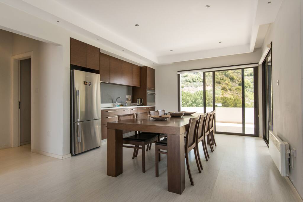 Kitchen with dinning table