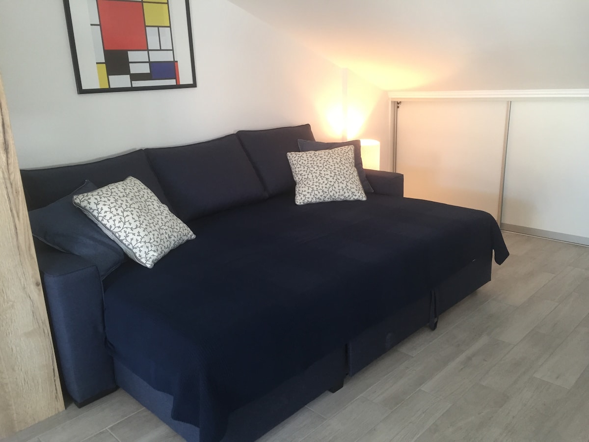 Dobla el sofá para relajarte y dormir