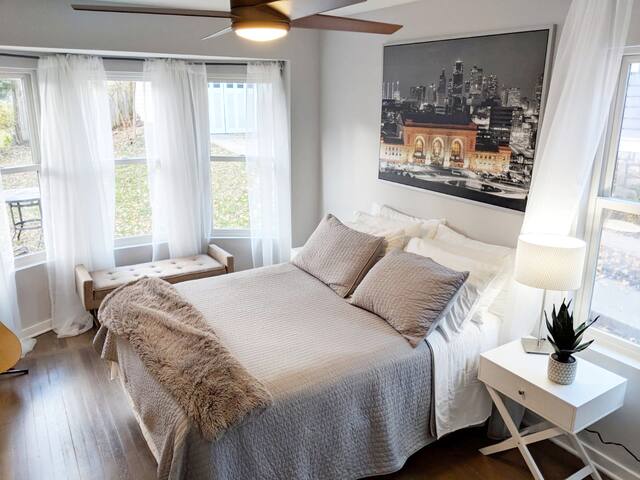 ⚡Master Bed Suite⭐Private Bath⭐15 Min to Chiefs!⚡