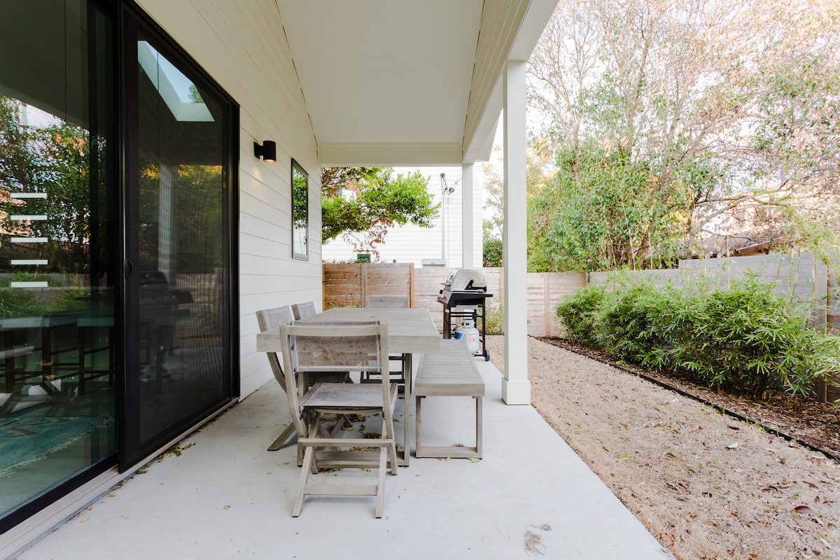 Bright & Modern SoCo Retreat, Minutes from DT!