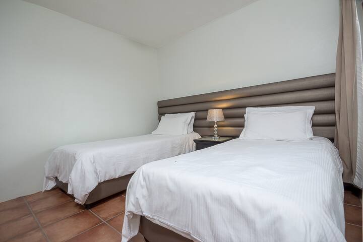 Guinea Fowl , Kingfisher Hollow Guest House gallery image 2