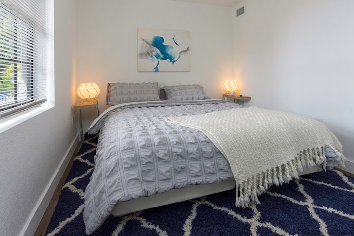 Kitanda aina ya Master bedroom King.