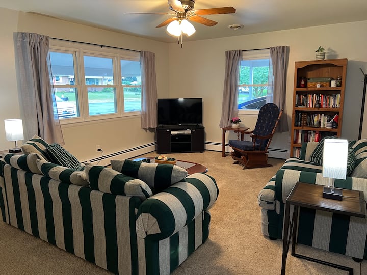 Quiet Residential Home, All to Yourself!!