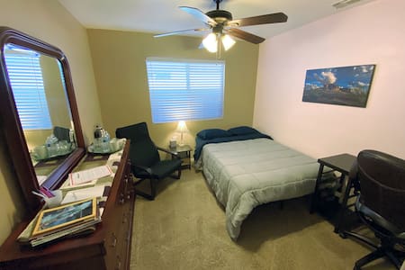 Cozy Private Room Near Downtown Chandler