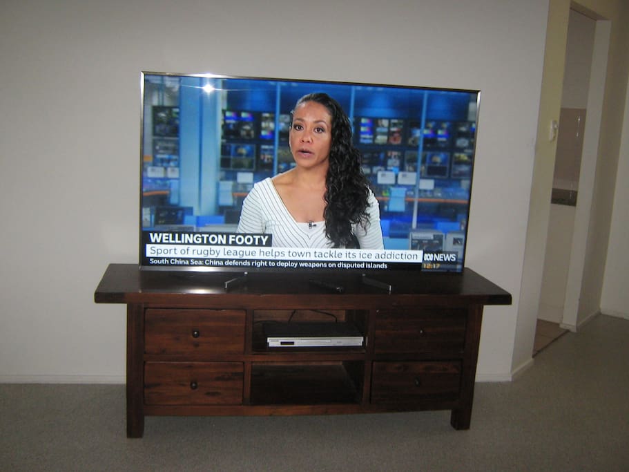 65" Smart TV