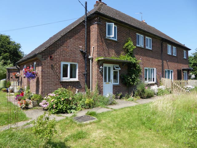 Cosy single room near Avebury