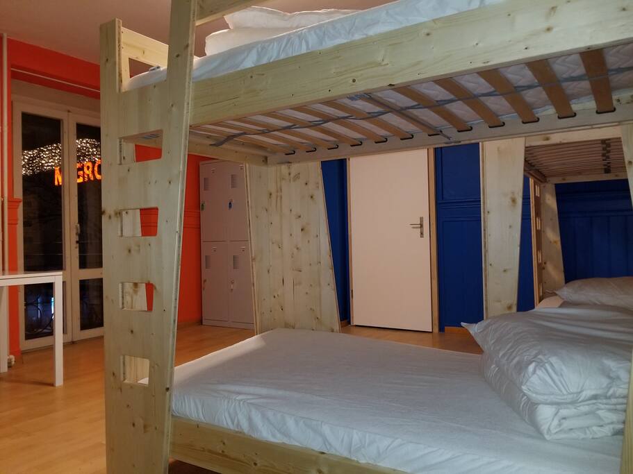 Room Wengen, showing connecting door to Grindelwald ( 8 People)