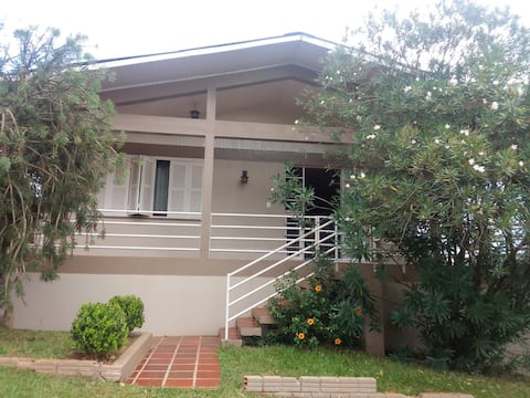 Casa grande, linda, com piscina para a Expodireto!