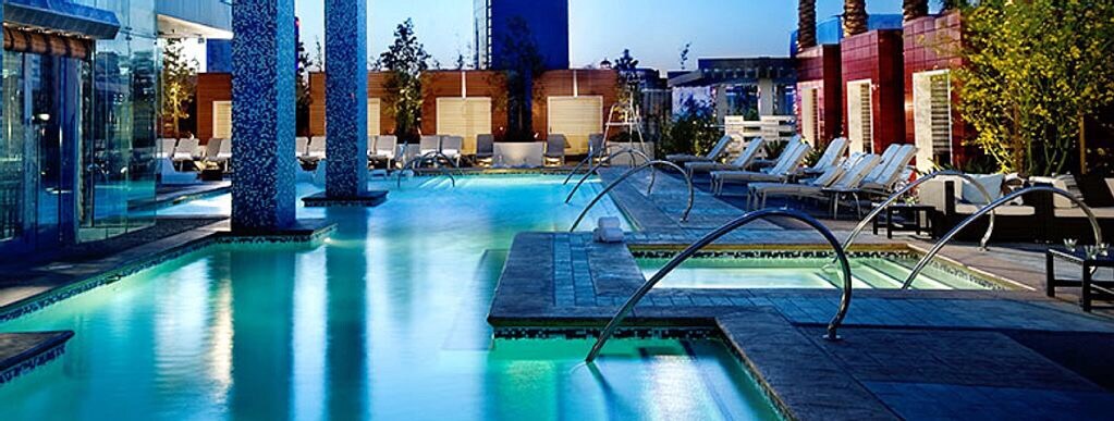 * Stunning Strip View 24th floor *