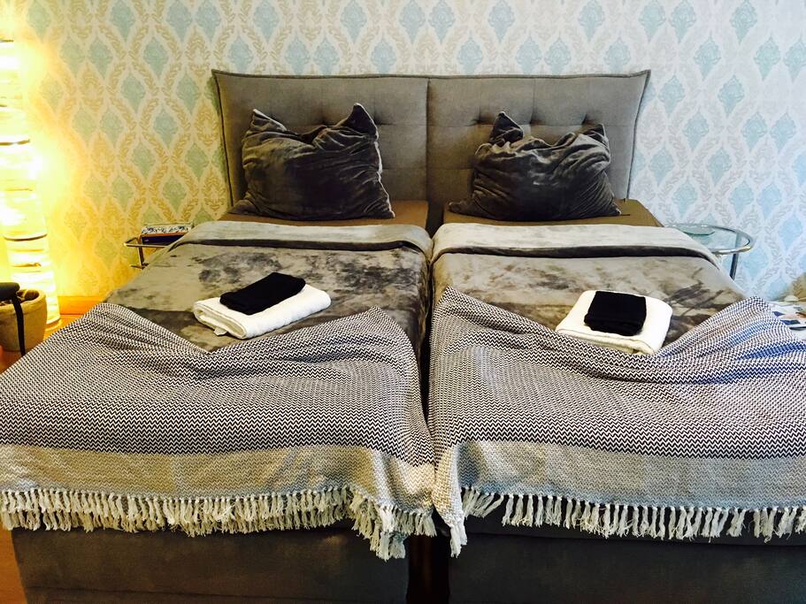 Schlafzimmer 1