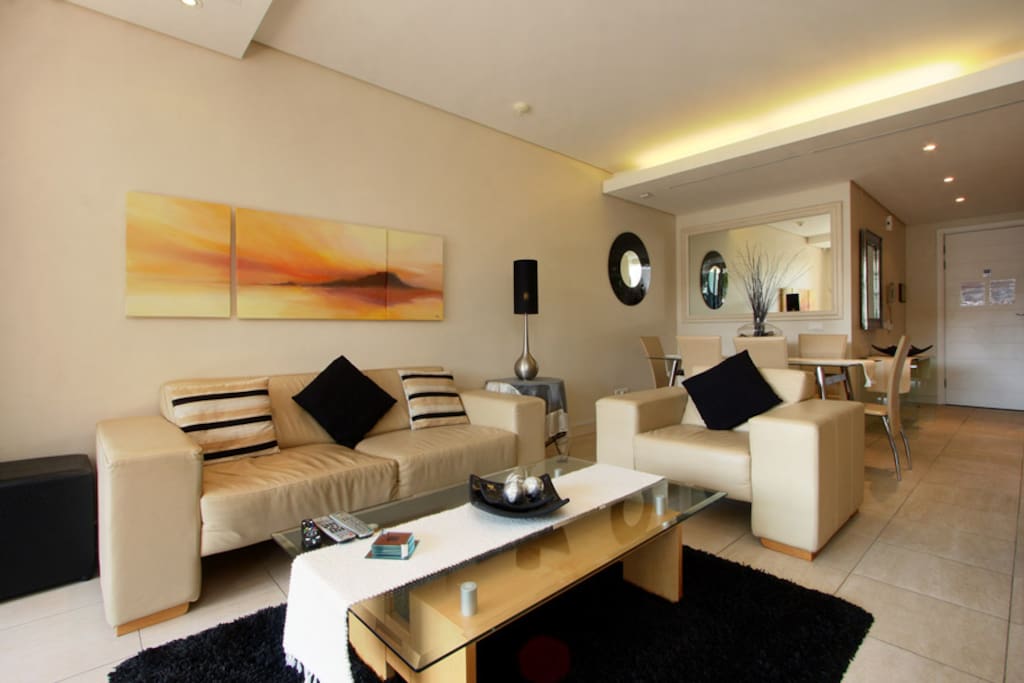 Lounge/Dining