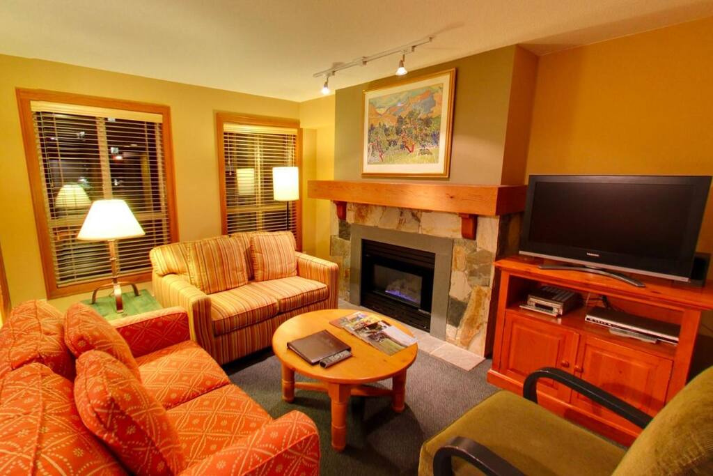 Main Living area with two twin pull-out couches