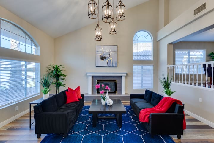 Modern 5BR House w/ BBQ, Patio, and Pool Table