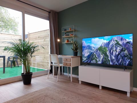 Stylish and peaceful.
Netflix, Prime Video, C+