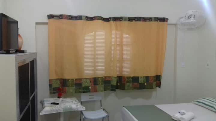 חלון המאפשר זרימת אוויר ורוח גדולה יותר.