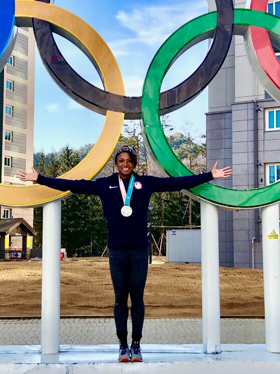 Show full-screen, host-provided image