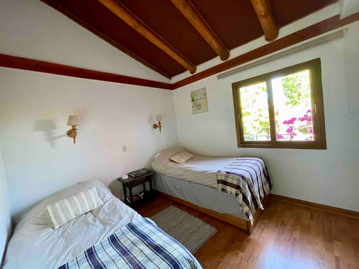 Საძინებელი 3 საწოლით