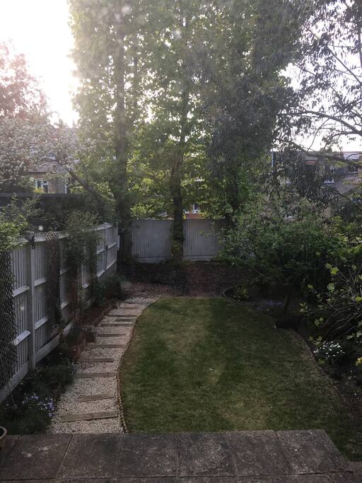 Lovely garden - BBQ and sofa