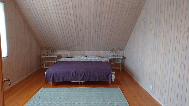 Main bedroom, with walk in closet