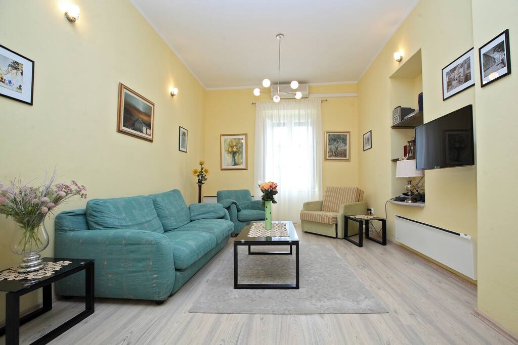 Spacious Living room