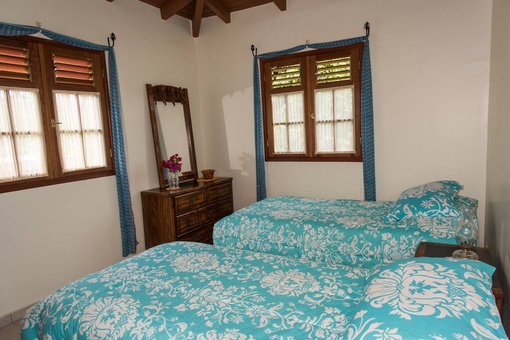 Chambre deux lits simple