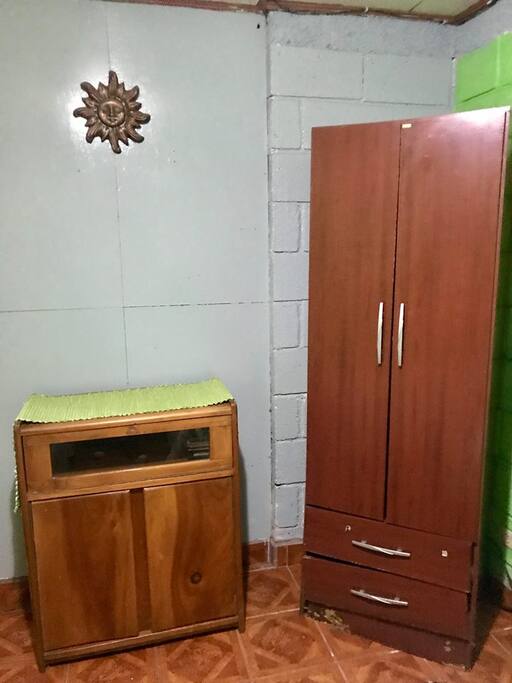Armario dentro del cuarto / Closet in the room