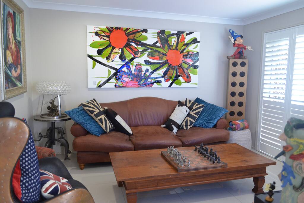 Dining room and lounge for use