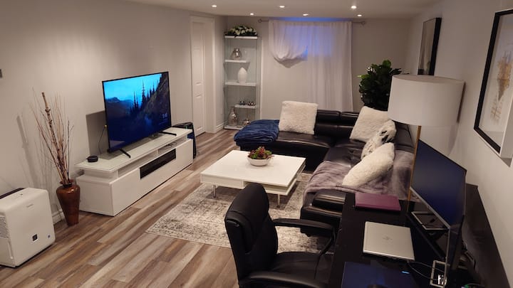Luxury 1 Bedroom Suite (Queen Bed) With 1 Bath - Moncton