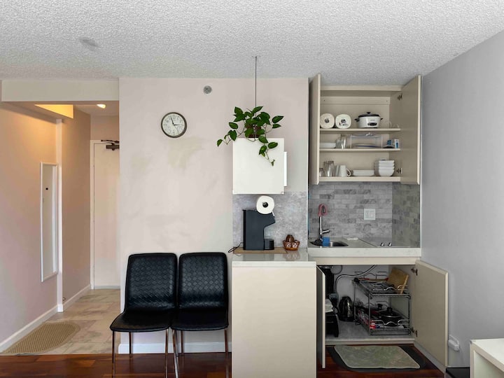 Comfortable. Tidy Condo In Waikiki 1 King Bed. - ホノルル