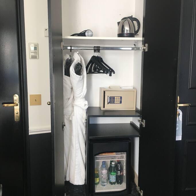 Safety box, minibar, hairdryer, bathrobe, slipper kettle, coffe, tea included